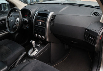 Подержанный автомобиль Nissan X-Trail 2011 года (7 фото)