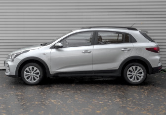 Подержанный автомобиль Kia Rio Hatchback 2021 года (8 фото)