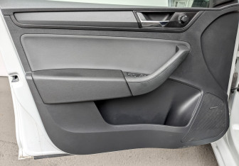 Подержанный автомобиль Skoda Rapid Liftback 2018 года (19 фото)