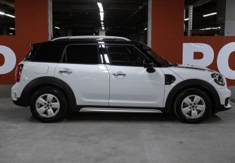 Подержанный автомобиль MINI Countryman 2019 года (4 фото)