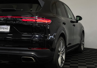 Подержанный автомобиль Porsche Cayenne 2018 года (26 фото)