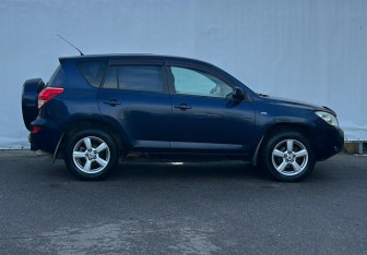 Подержанный автомобиль Toyota RAV4 2007 года (4 фото)