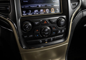 Подержанный автомобиль Jeep Grand Cherokee 2013 года (24 фото)