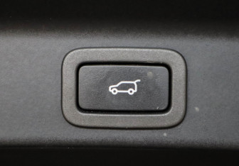 Подержанный автомобиль Jaguar F-Pace 2016 года (27 фото)