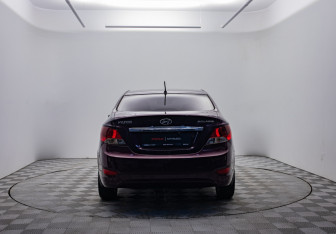 Подержанный автомобиль Hyundai Solaris Sedan 2012 года (6 фото)