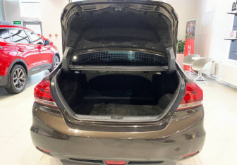 Подержанный автомобиль Honda Civic Sedan 2013 года (7 фото)