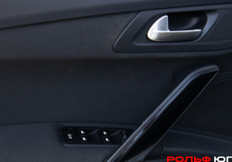 Подержанный автомобиль Peugeot 508 Sedan 2012 года (16 фото)