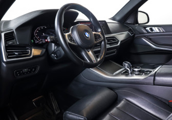 Подержанный автомобиль BMW X5 2019 года (16 фото)