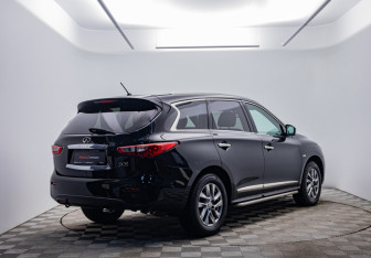 Подержанный автомобиль Infiniti JX 2013 года (5 фото)