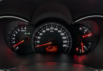 Подержанный автомобиль Kia Sorento 2017 года (16 фото)