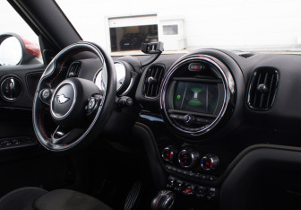 Подержанный автомобиль MINI Countryman 2018 года (12 фото)