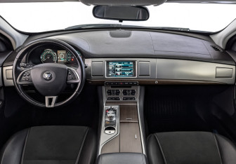 Подержанный автомобиль Jaguar XF Sedan 2013 года (14 фото)
