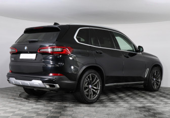 Подержанный автомобиль BMW X5 2019 года (2 фото)