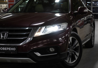 Подержанный автомобиль Honda Crosstour 2012 года (22 фото)