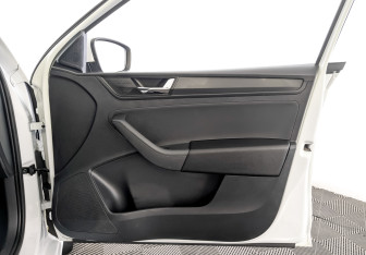 Подержанный автомобиль Skoda Rapid Liftback 2021 года (24 фото)