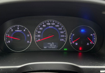 Подержанный автомобиль Hyundai Santa Fe 2012 года (12 фото)