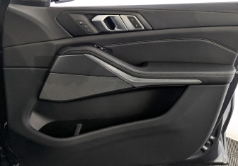 Подержанный автомобиль BMW X5 2020 года (25 фото)