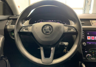 Подержанный автомобиль Skoda Octavia Liftback 2020 года (14 фото)