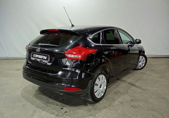 Подержанный автомобиль Ford Focus Hatchback 2016 года (6 фото)