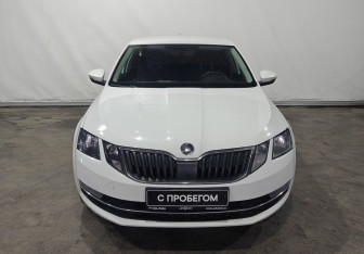 Подержанный автомобиль Skoda Octavia Liftback 2020 года (2 фото)