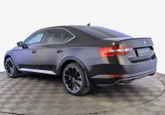 Подержанный автомобиль Skoda Superb Liftback 2016 года (7 фото)