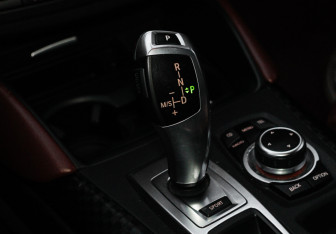 Подержанный автомобиль BMW X6 2010 года (21 фото)