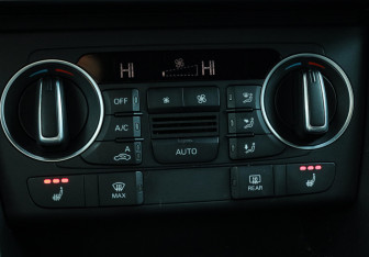 Подержанный автомобиль Audi Q3 2017 года (14 фото)