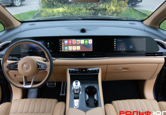 Подержанный автомобиль Voyah Dream 2023 года (12 фото)