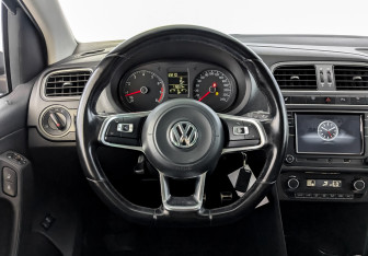 Подержанный автомобиль Volkswagen Polo Sedan 2018 года (21 фото)