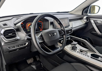 Подержанный автомобиль Geely Coolray 2023 года (16 фото)