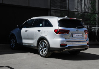 Подержанный автомобиль Kia Sorento 2018 года (6 фото)