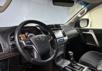 Подержанный автомобиль Toyota Land Cruiser Prado 2020 года (26 фото)