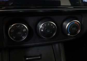 Подержанный автомобиль Toyota Corolla Sedan 2016 года (13 фото)