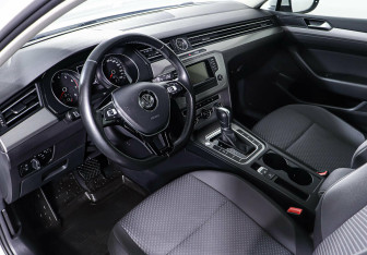 Подержанный автомобиль Volkswagen Passat Sedan 2016 года (10 фото)