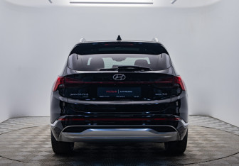 Подержанный автомобиль Hyundai Santa Fe 2021 года (4 фото)