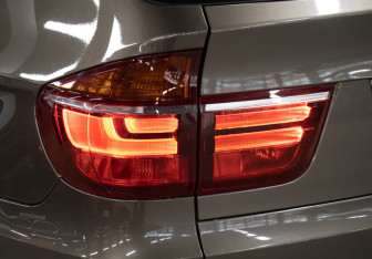 Подержанный автомобиль BMW X5 2011 года (23 фото)