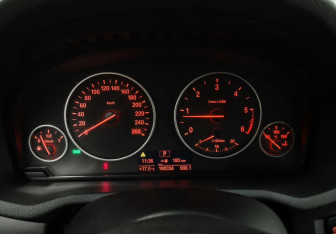 Подержанный автомобиль BMW X3 2011 года (15 фото)