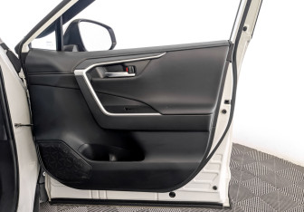 Подержанный автомобиль Toyota RAV4 2019 года (24 фото)