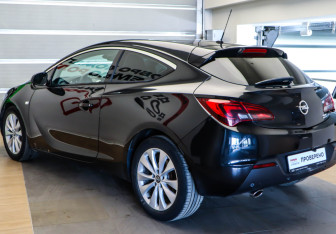 Подержанный автомобиль Opel Astra Hatchback 2012 года (6 фото)