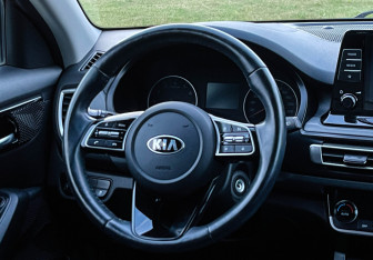 Подержанный автомобиль Kia Seltos 2020 года (14 фото)