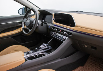 Подержанный автомобиль Hyundai Sonata 2021 года (10 фото)