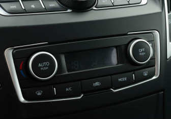 Подержанный автомобиль DongFeng AX7 2017 года (12 фото)