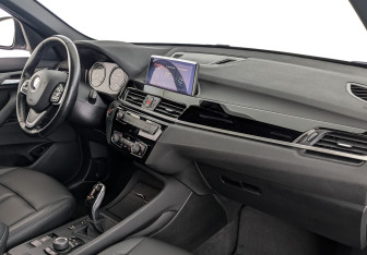 Подержанный автомобиль BMW X1 2021 года (13 фото)