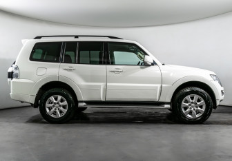 Подержанный автомобиль Mitsubishi Pajero 2019 года (4 фото)