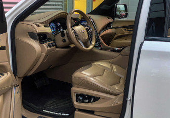 Подержанный автомобиль Cadillac Escalade Suv 2020 года (16 фото)