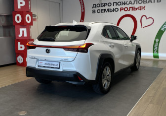 Подержанный автомобиль Lexus UX 2019 года (4 фото)
