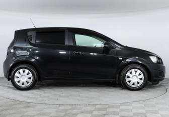 Подержанный автомобиль Chevrolet Aveo Hatchback 2012 года (4 фото)