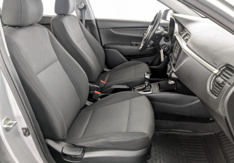 Подержанный автомобиль Kia Rio Hatchback 2021 года (23 фото)