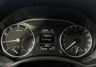 Подержанный автомобиль Skoda Octavia Liftback 2011 года (11 фото)