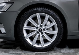 Подержанный автомобиль Audi A6 Sedan 2021 года (15 фото)
